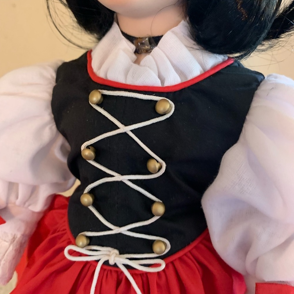 Snow White doll. By Thelma Resch - Picture 8 of 8